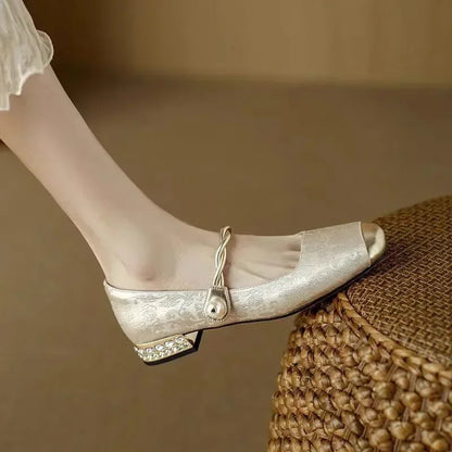 Naila Pumps
